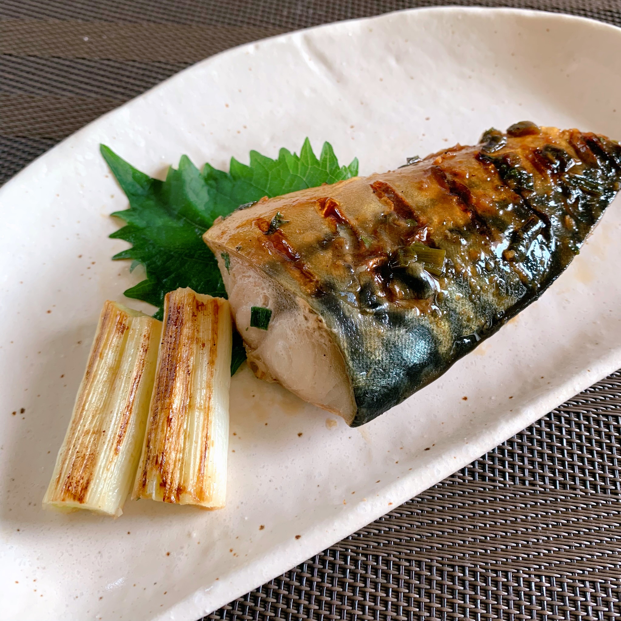 Grilled mackerel marinated in shiso sauce