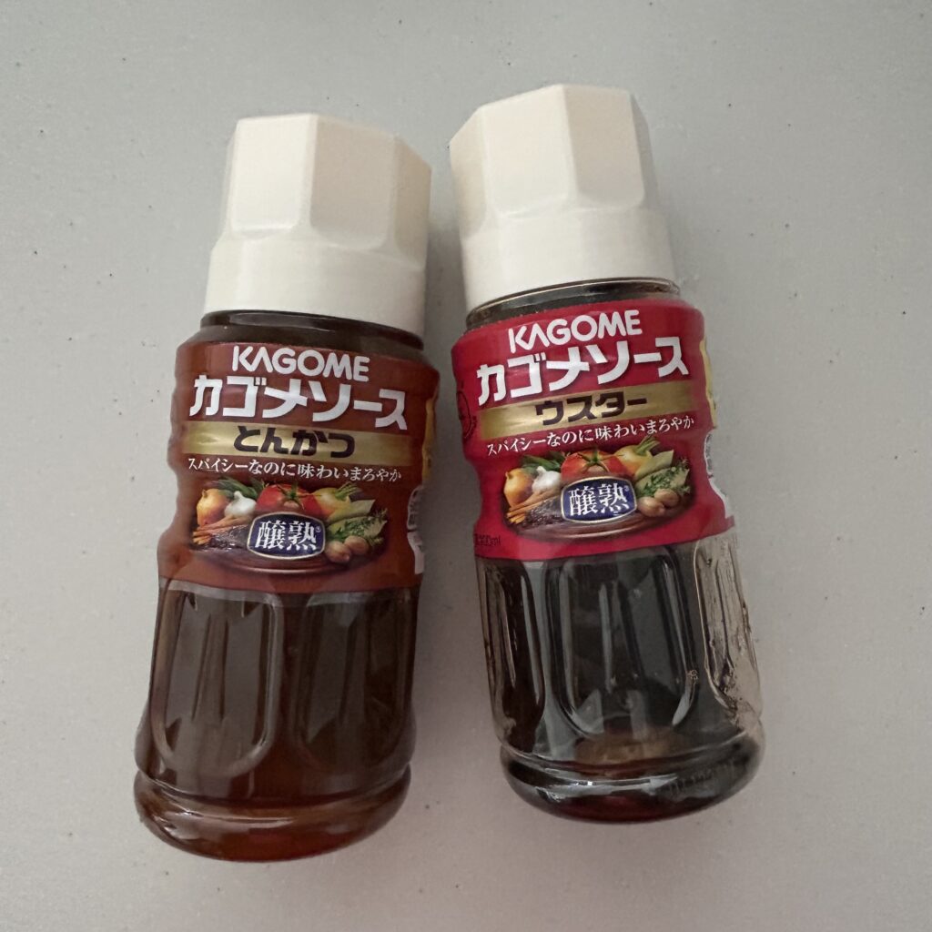 ウスターソース　中濃ソース　Worcestershire sauce, medium-thick sauce