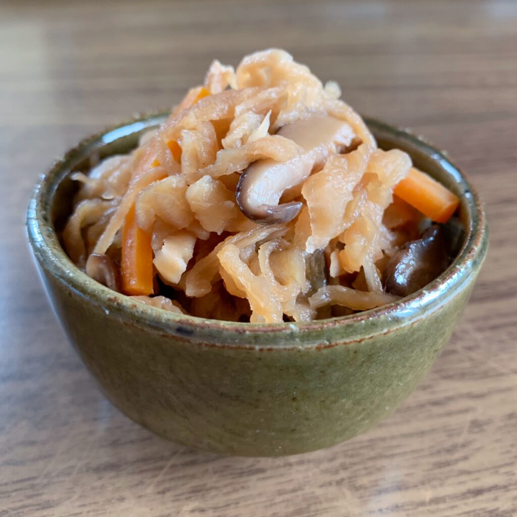 Simmered kiriboshi daikon : Simmered dried Japanese daikon 
radish
