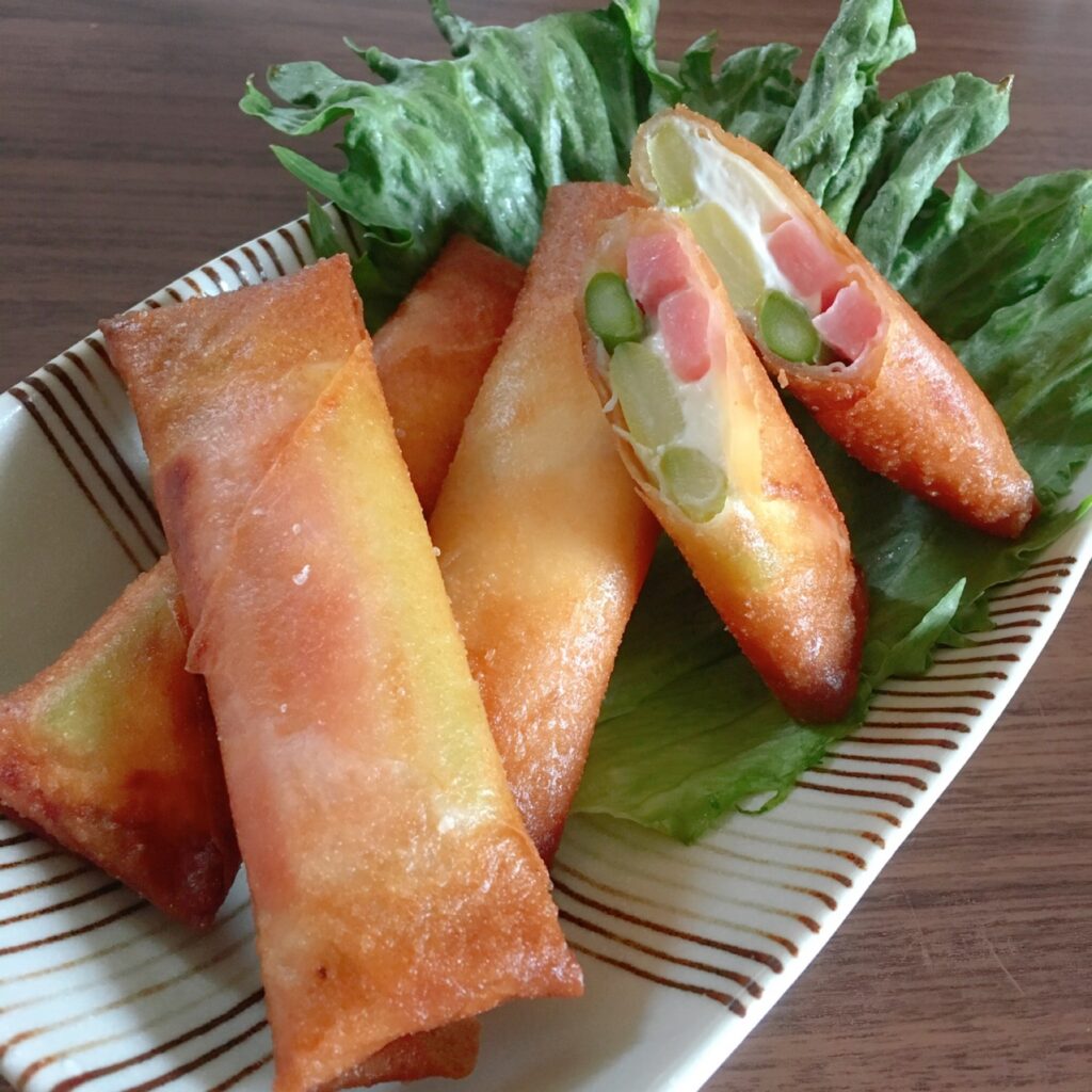 harumaki, spring rolls.
Asparagus, cream cheese, and bacon wrapped in a flour skin and fried.