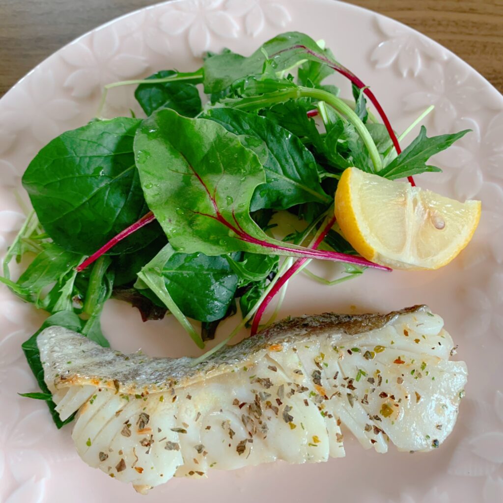 A seafood dish in which cod is marinated in a sauce made with herbal salt and olive oil and then grilled.