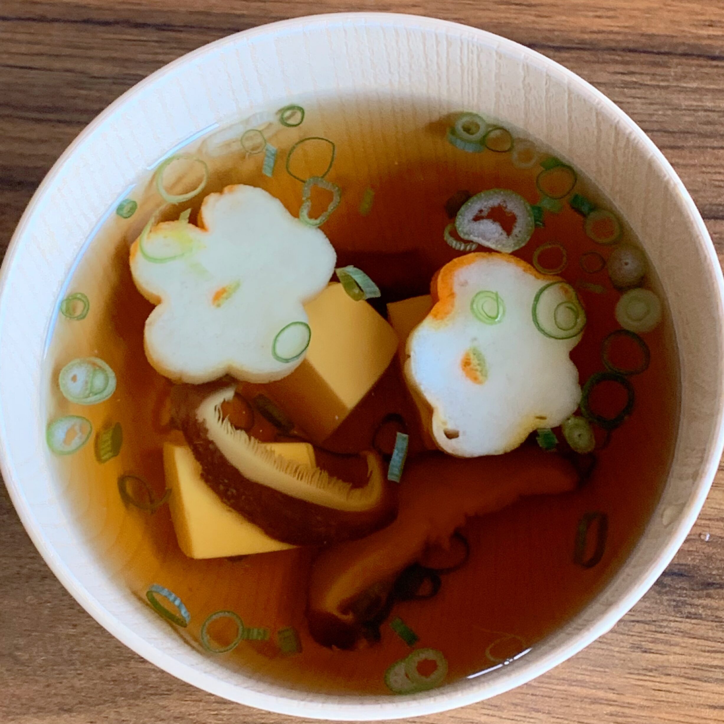 Clear soup is a dish that allows you to enjoy dashi, which is the basis of Japanese cuisine.