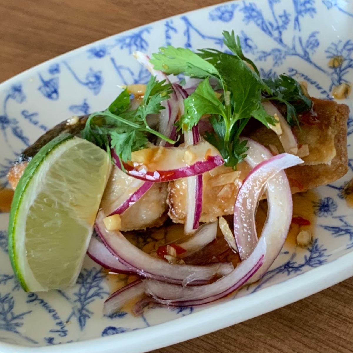 Crisply fried horse mackerel topped with a sauce made from fish sauce and oyster sauce.