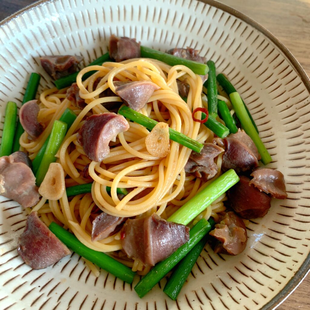 Sunagimo Peperoncino：This is a recipe for pasta made with plenty of gizzards and garlic. 
