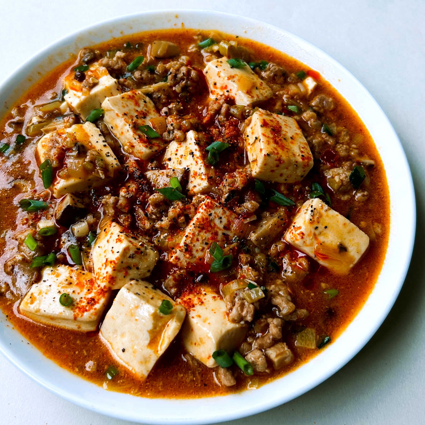 This dish is made by stir-frying minced pork with plenty of spices and simmering it with tofu.