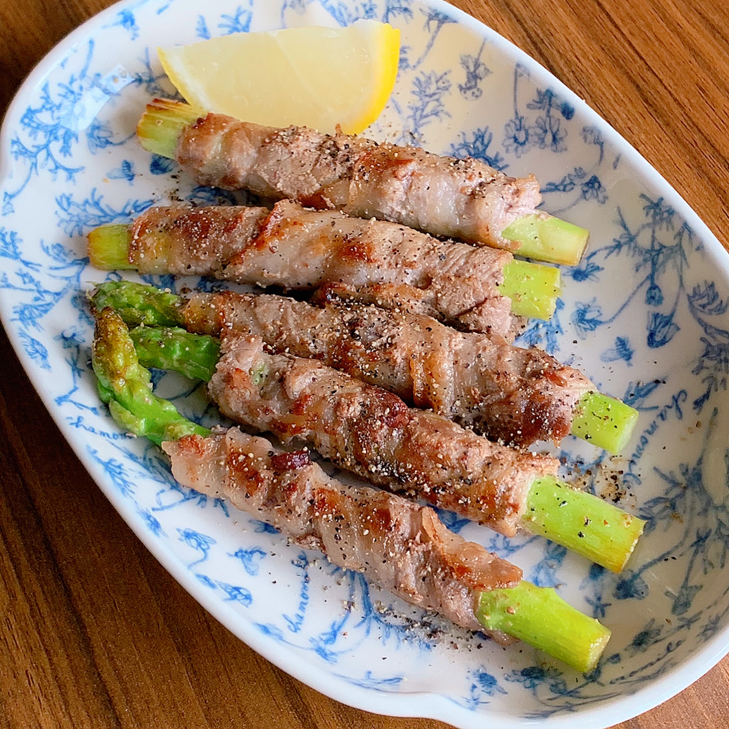Aspara Nikumaki (Grilled Asparagus Wrapped with Pork Belly)