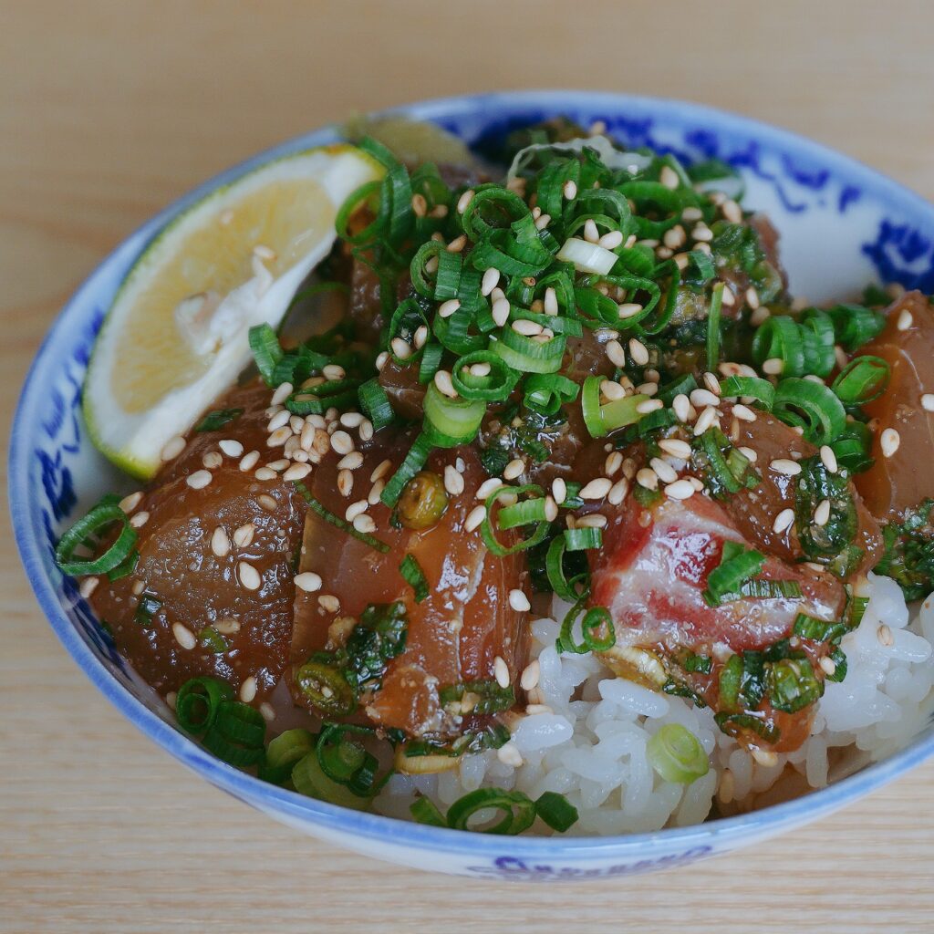 Easy sashimi rice bowl (ryukyu and sushi rice recipe)