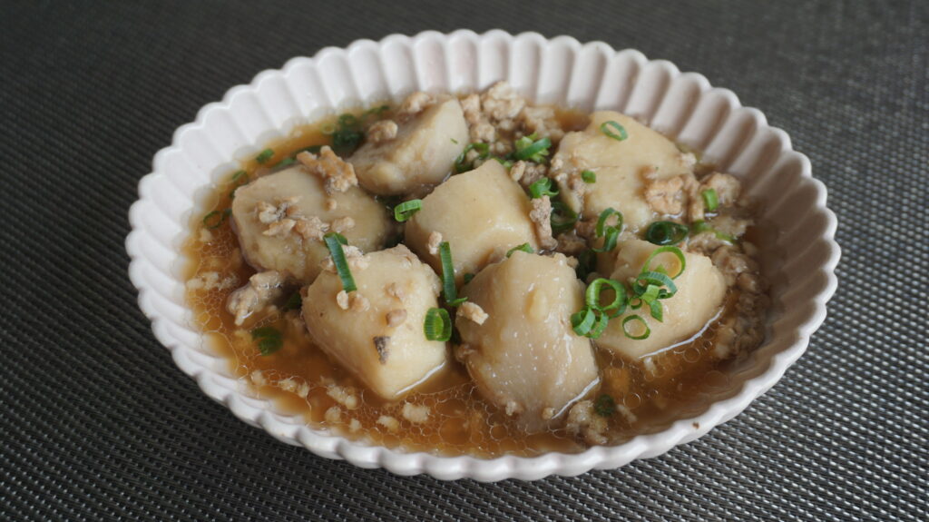 Satoimo soboroni 里芋のそぼろ煮