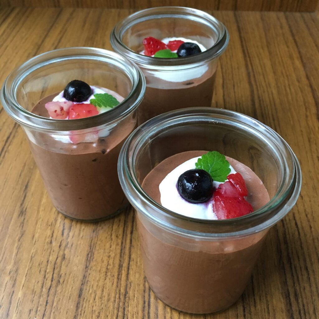 Recipe for Rich Chocolate Mousse with Oreo Cookies