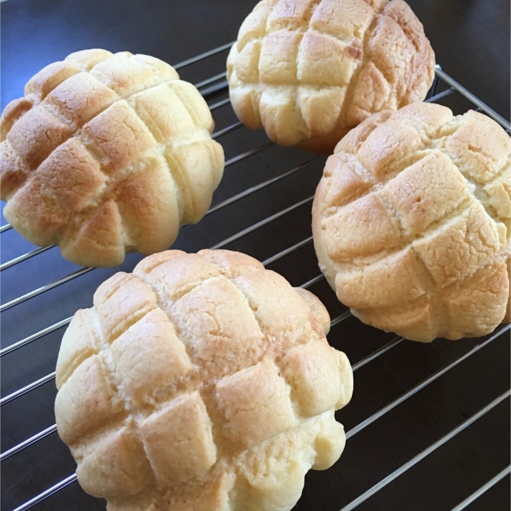 Japanese Melon pan recipe (bread covered with cookie dough)