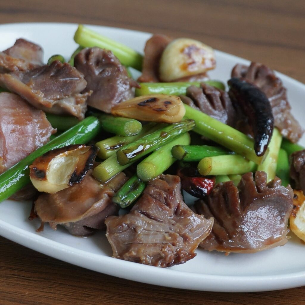 Stir-fried Sunagimo (gizzard) And Garlic Scape Weipa Flavor