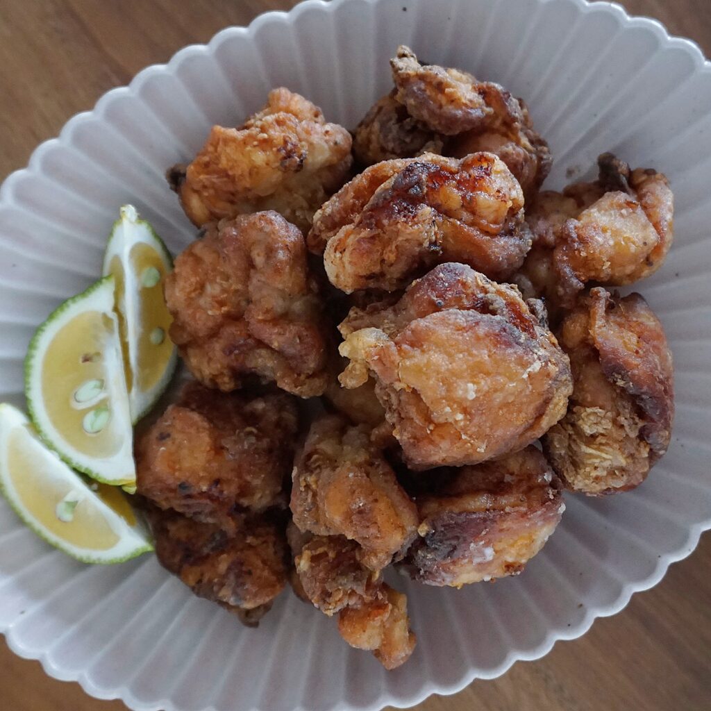 This recipe is an adaptation of the official recipe of Moriyama, which won the grand prize at the famous Nakatsu karaage competition. It's incredibly delicious!