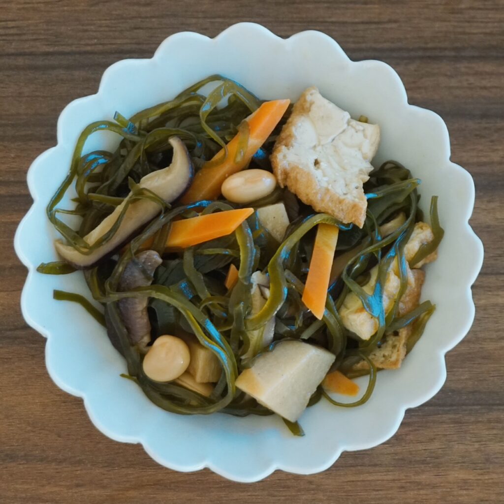 Kombu Itameni (Boiled shredded kelp and vegetable )