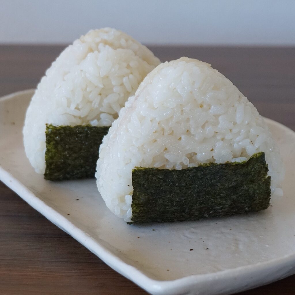 Tunamayo Onigiri (Tuna Mayonnaise Rice Ball）