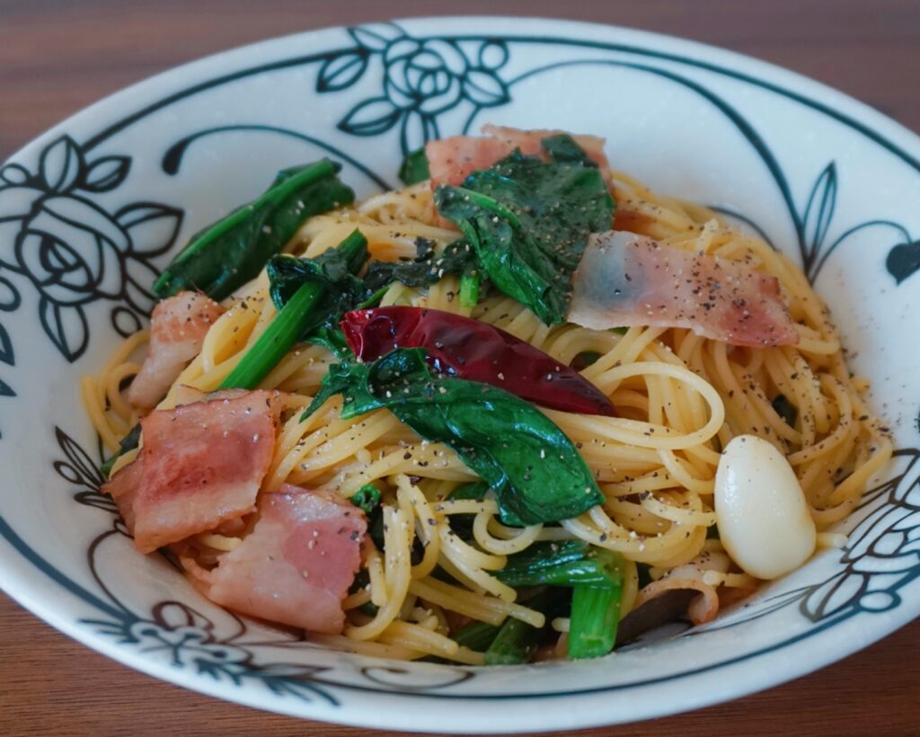 ほうれん草とベーコンのバター醤油パスタ　